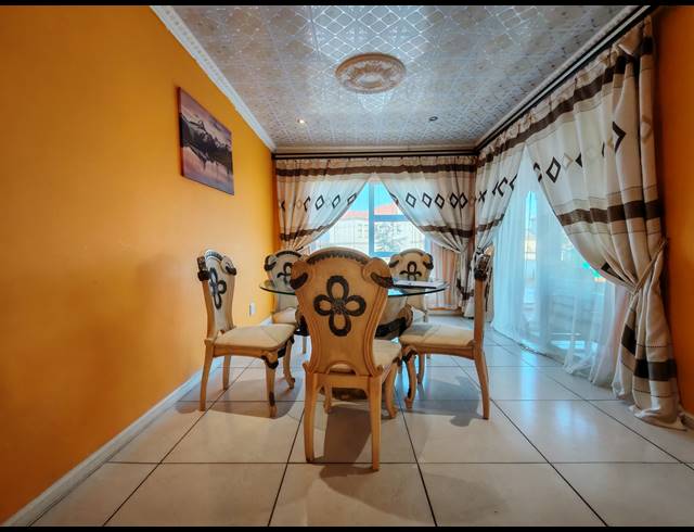 6 BEDROOM HOUSE FOR SALE IN THREE RIVERS EAST